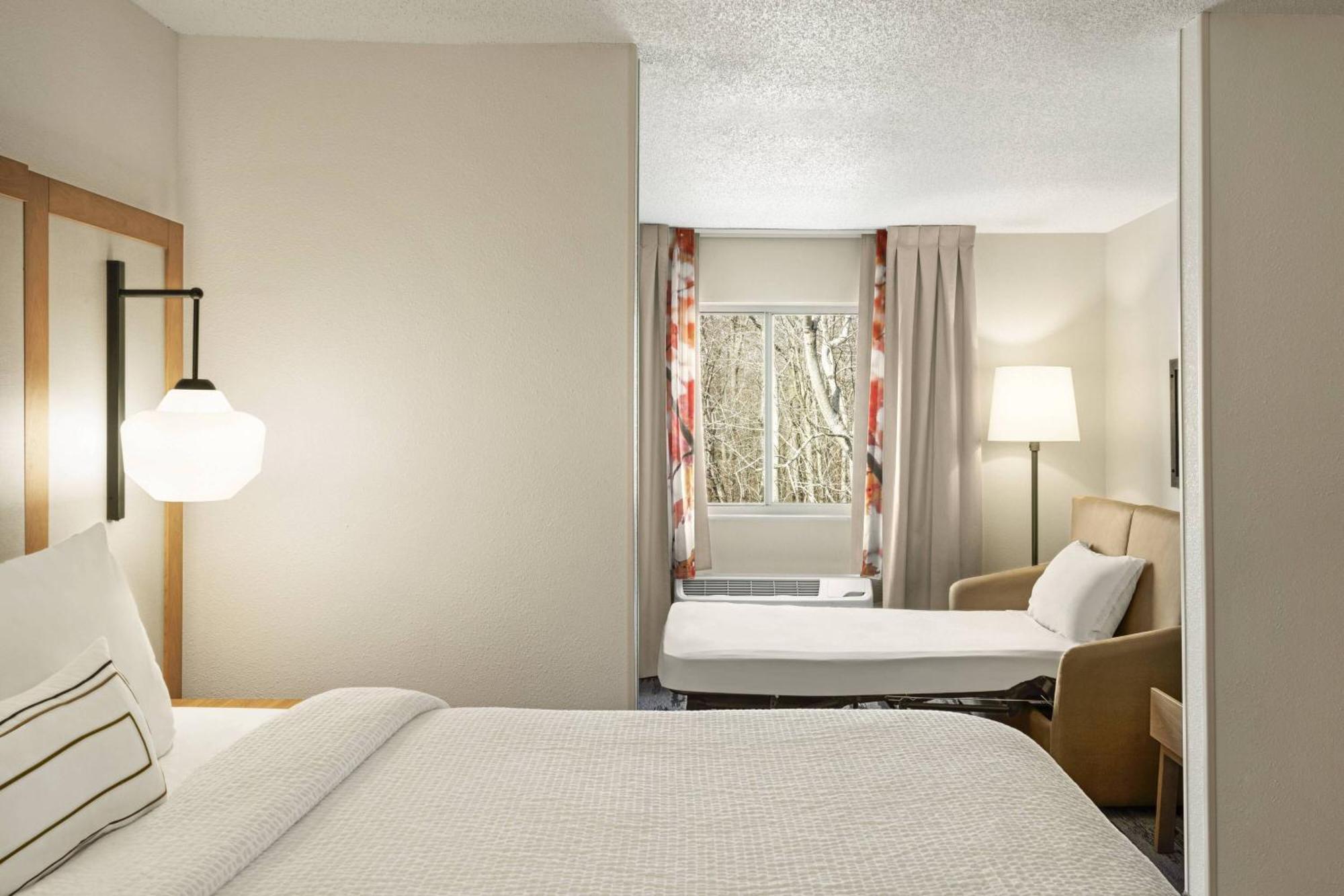 Fairfield Niles Hotel