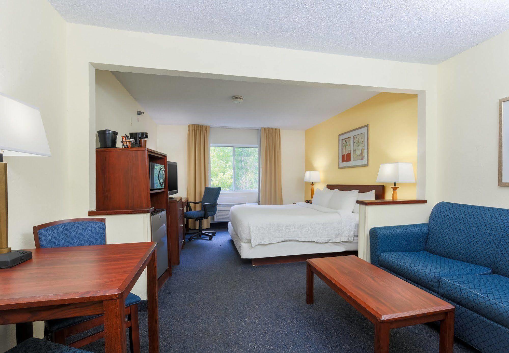 Hotel Fairfield Niles Warren